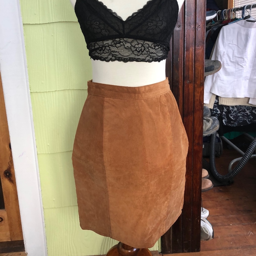 The Limited Leather Skirt‎